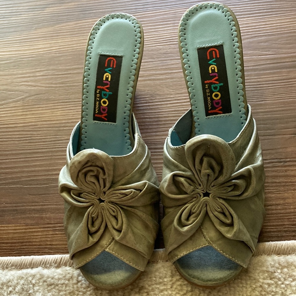 Playful and Comfortable Everybody Soft Leather Light Green Slip-On Heels Size 37
